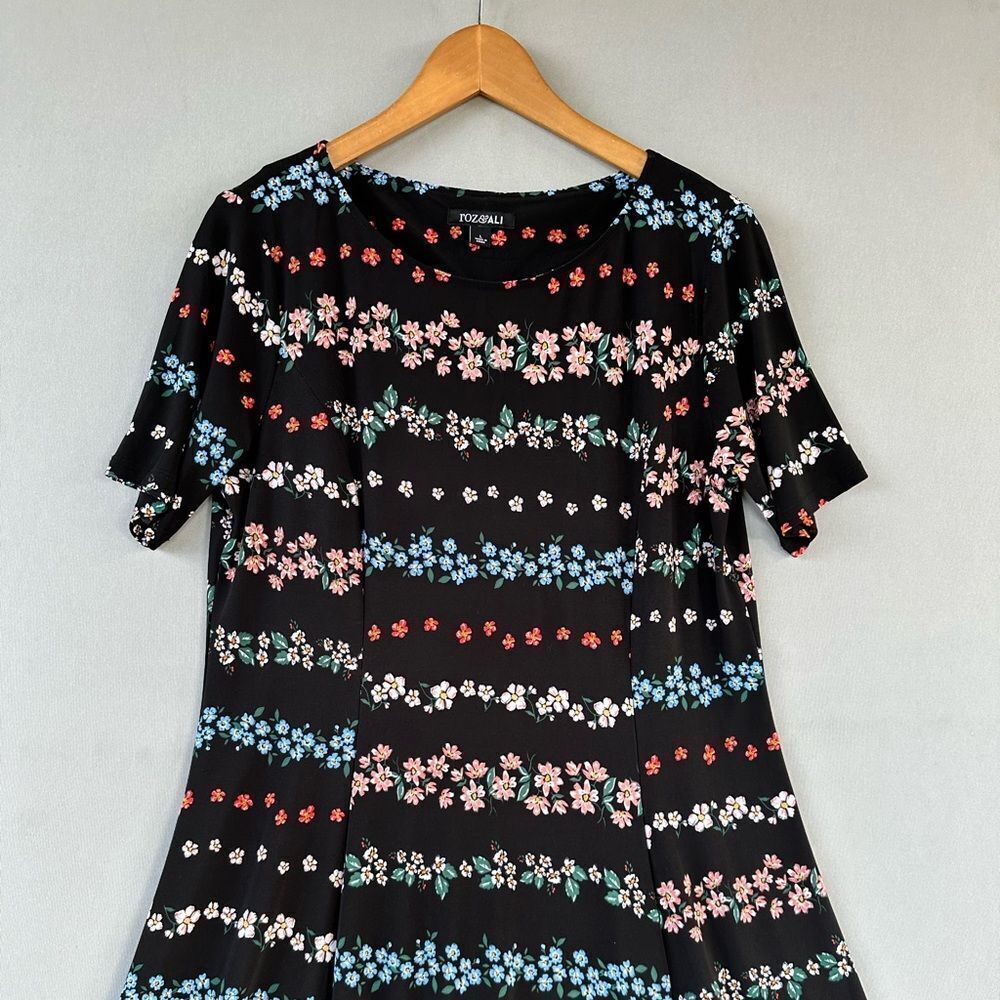 🎉5 for $45🎉 Roz & Ali floral dress size L - Picture 3 of 8